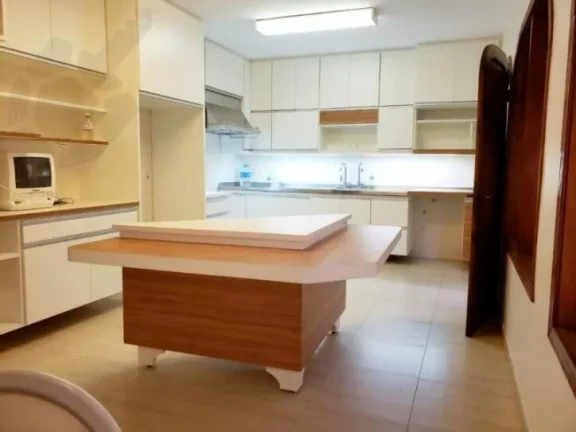 Imagem MAGNÍFICA RESIDÊNCIA * 5 SUÍTES * 5 GARAGENS * RUA TRANQUILA * SUPER SEGURA