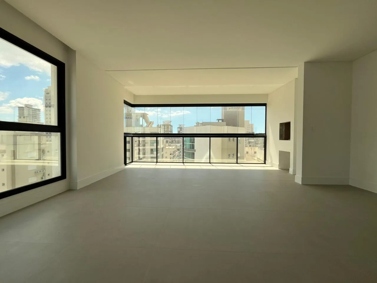 Imagem Apartamento com vista para o mar à venda com 137m2 por R$ 2.633.367,00