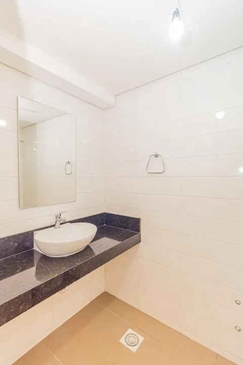 Imagem Casa com 3 dormitórios, suíte, lavabo e amplo pátio.