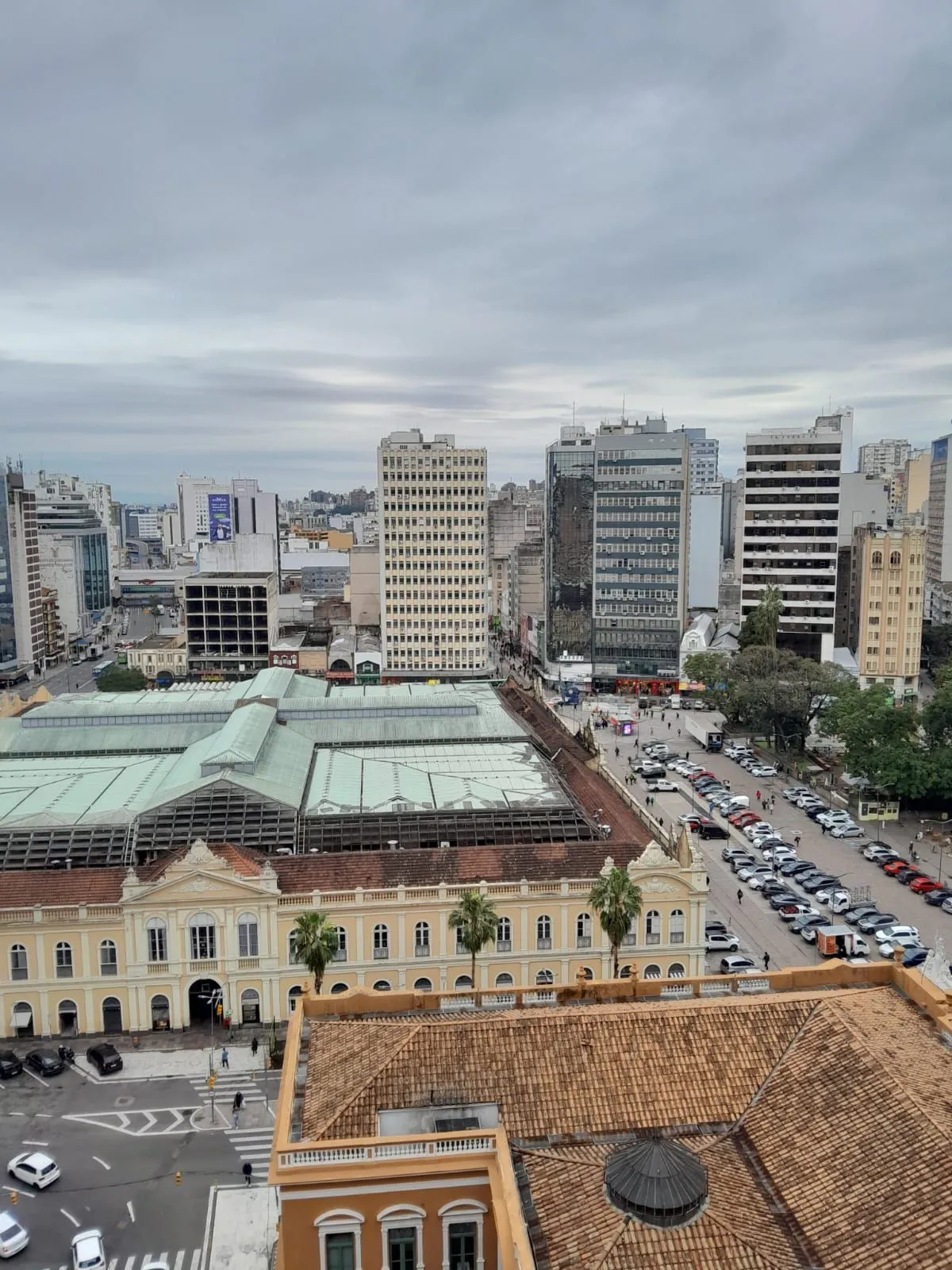Imagem Salas com meio andar,para empresas ou órgãos públicos com 262,41m2 ,Centro