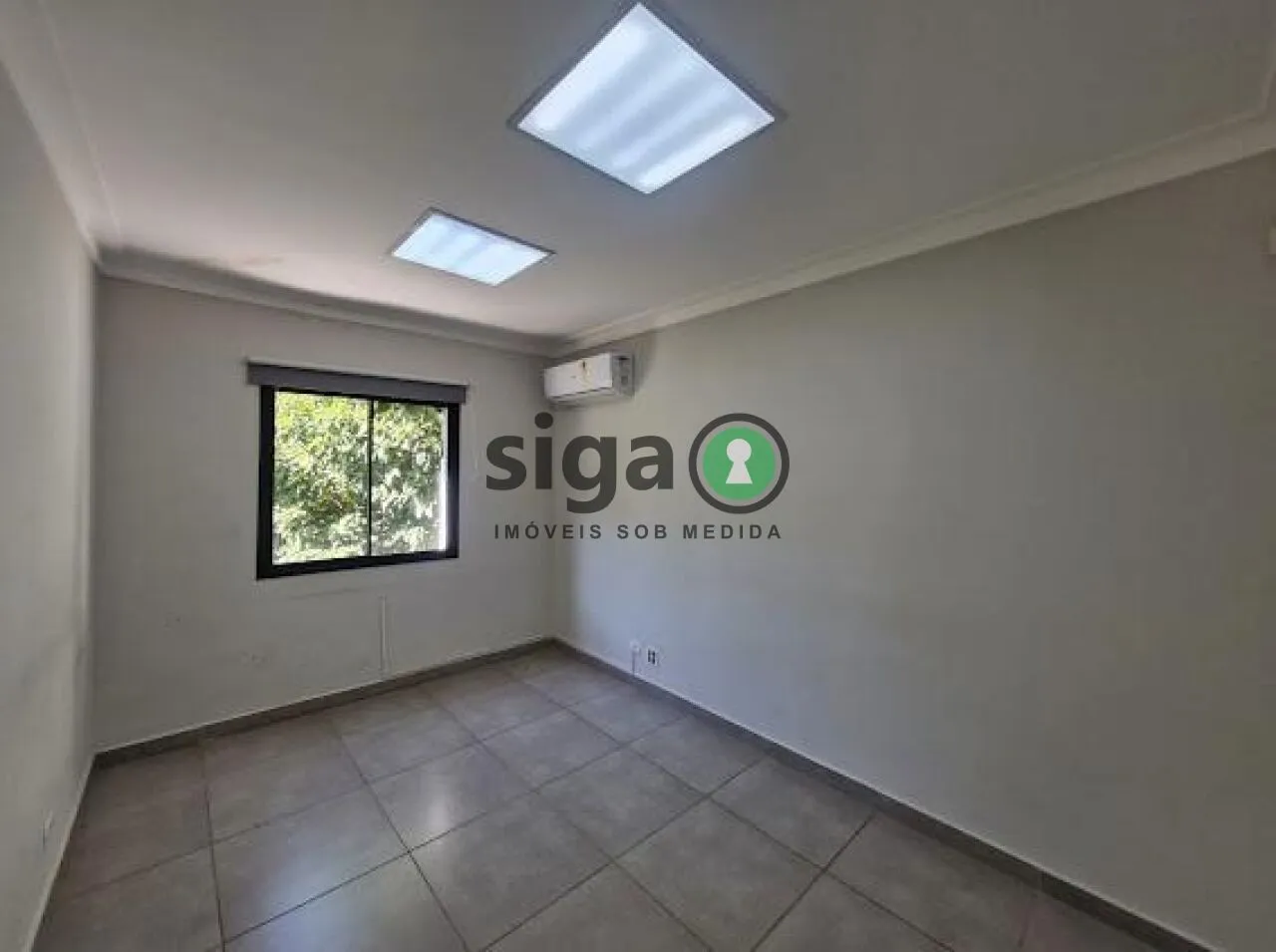 Imagem Casa Assobradada no Pacaembu, para locação Comercial ou venda com 10 salas, 11 vagas, reformada.
