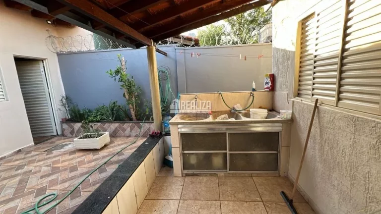 Imagem Casa à venda no bairro Jardim América, Uberaba - 4 dormitórios, área de lazer e churrasqueira!