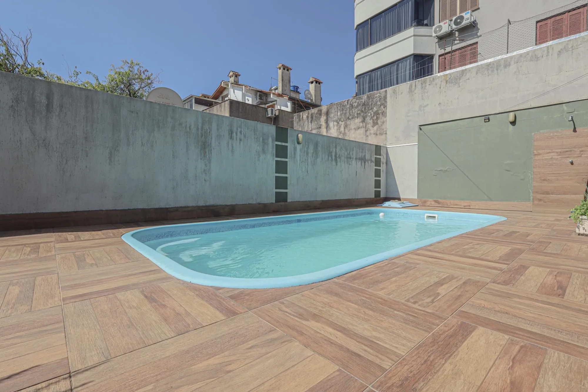 Imagem Residência de luxo ! Impecável.. 04 dormitórios , piscina / estuda dação