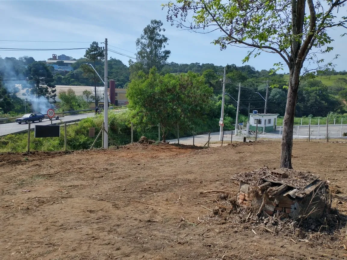 Imagem Excelente Área no Centro (São João Novo) - São Roque/SP com 7,885m².