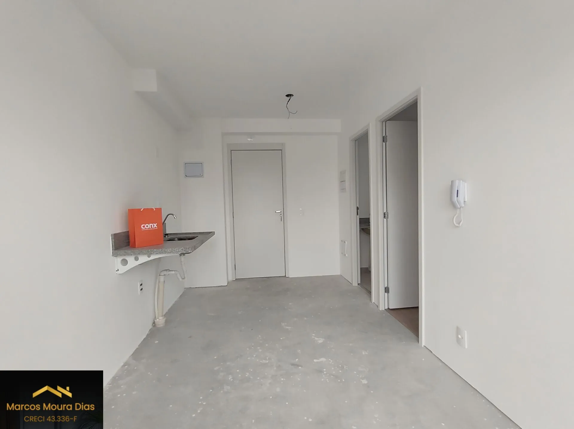 Imagem Apartamento ( Studio) com 1 Dormitório na Vila Romana, Novo, Vista Livre. Banheiro com Janela