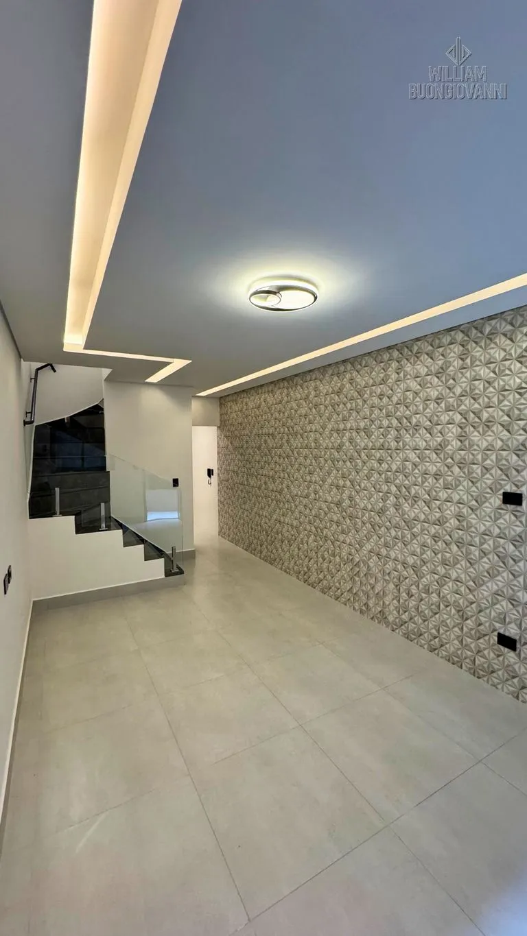 Imagem Sobrado 2 Dormitórios com Quintal - 63m²