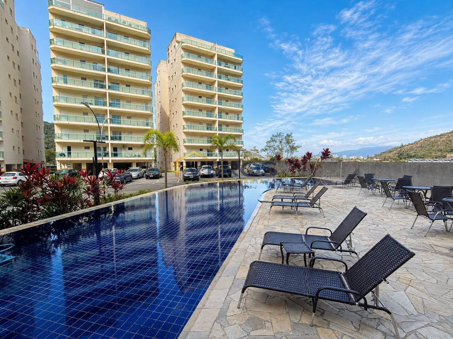 Imagem Apartamento para alugar no Ed Talhamar em Caraguatatuba - Piscina