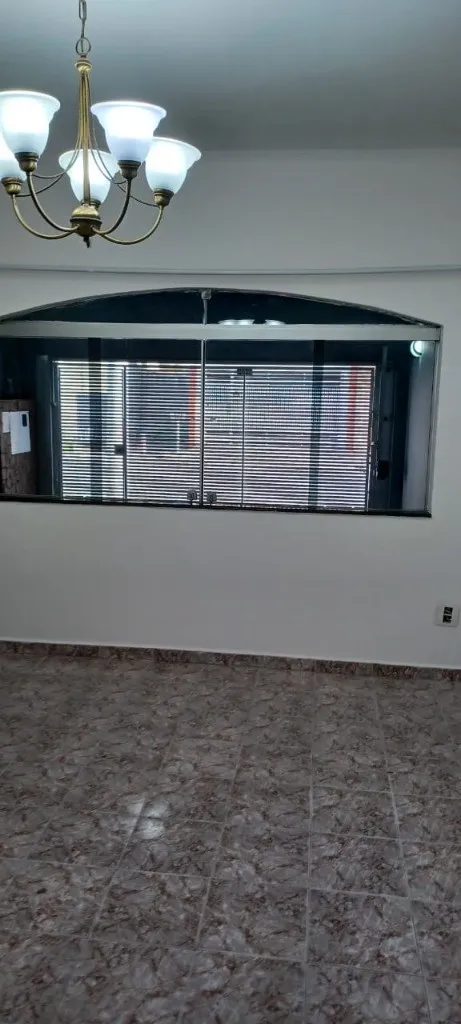 Imagem Sobrado à venda em Santo André-SP: 3 quartos, 1 suíte, 2 banheiros, 2 vagas, 274m² no Jardim Las Vegas!