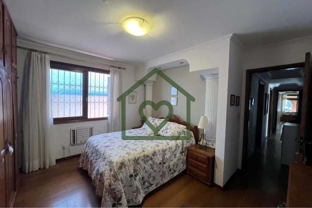Imagem Descubra o seu novo lar em Porto Alegre, no cobiçado bairro Santana. Esta encantadora casa encontra...