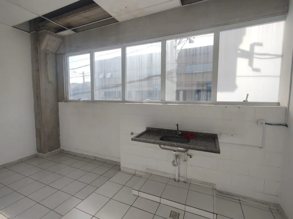 Imagem Galpão Comercial para Locação em Diadema-SP, Bairro Piraporinha: 1.025m², 7 Banheiros - Oportunidade Imperdível!