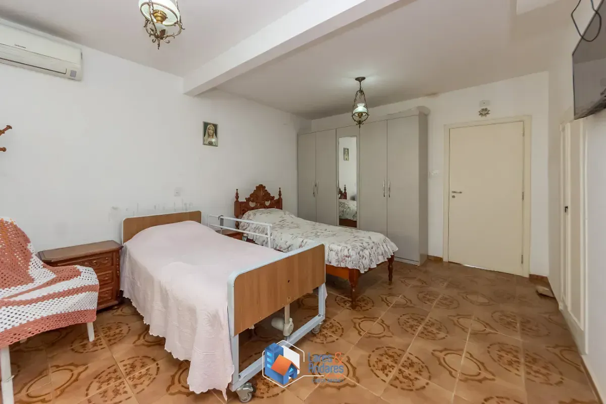 Imagem Sobrado para venda e locação em Vila Parque Jabaquara com 6 quartos, sendo 1 suíte, 293m²