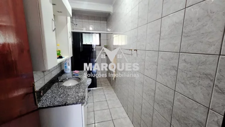 Imagem Casa principal mais 2 pequenas casas e salão c/ 80m2