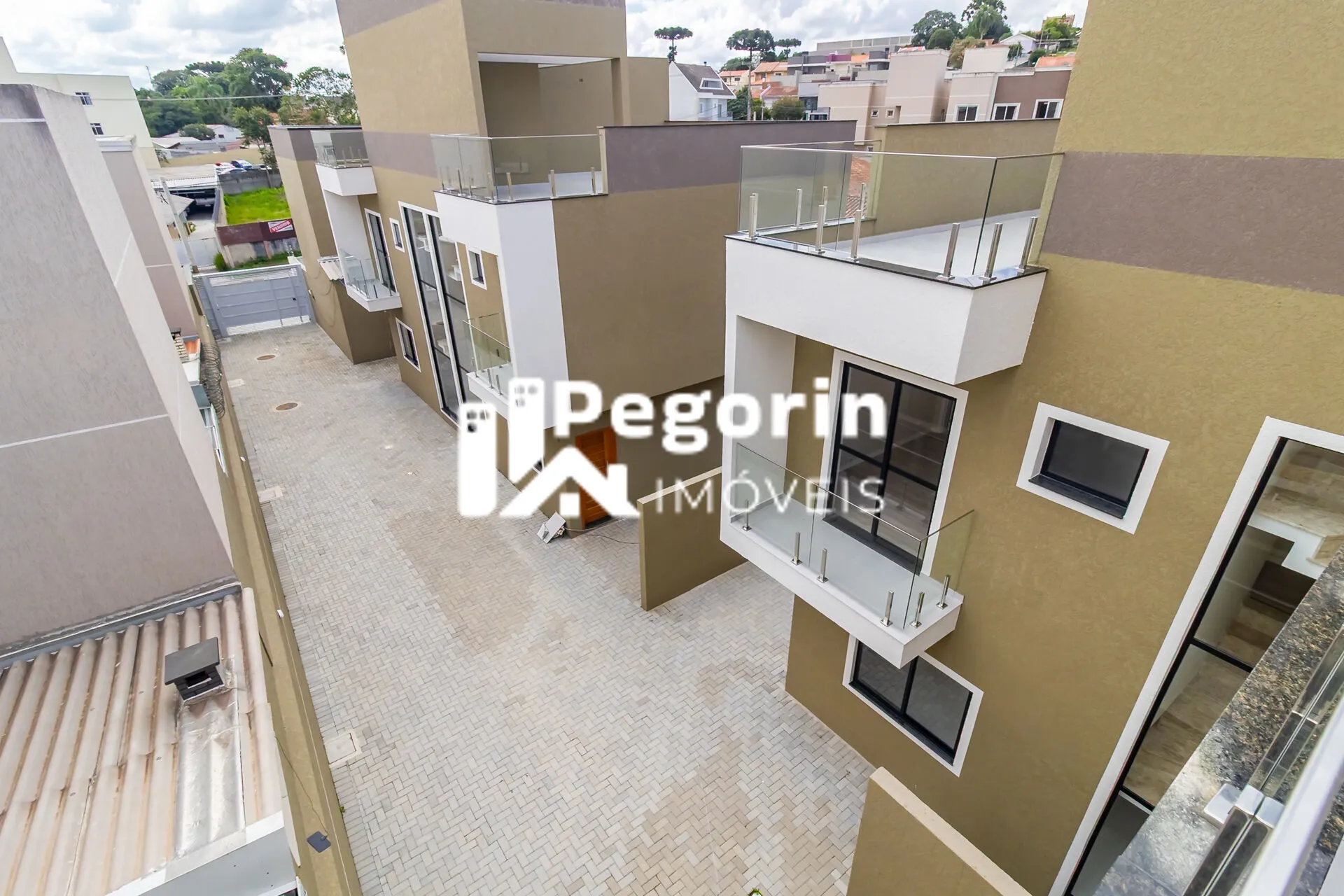 Imagem Sobrado à venda em Curitiba, Uberaba, com 3 quartos, 107,00m²