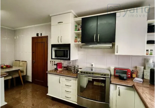 Imagem Apartamento de Luxo à Venda no Edifício Mirante do Vale-SP: 3 Quartos, 1 Suíte, 2 Banheiros, 2 Vagas de Garagem, 157m²