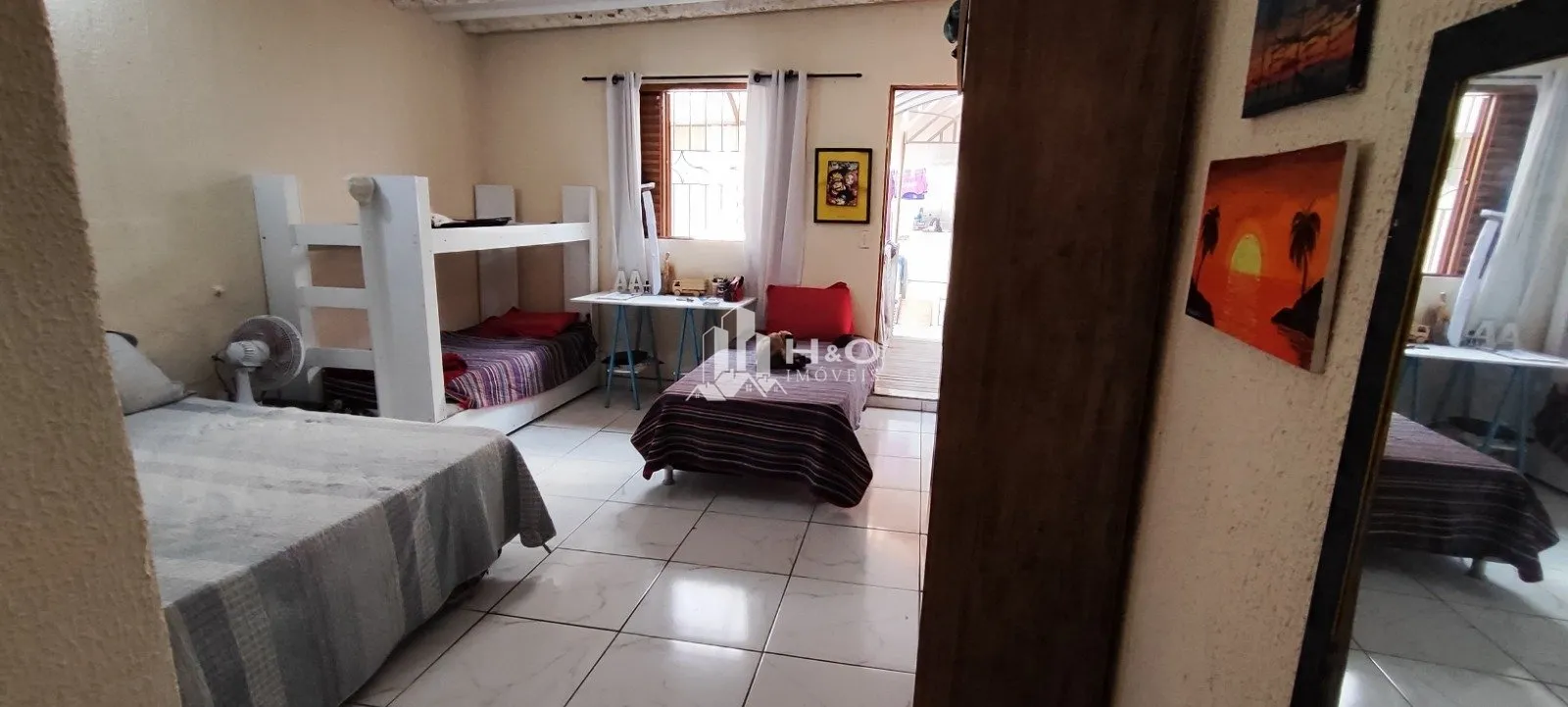 Imagem Sobrado à Venda com 4 Dormitórios no Parque Maria Luiza - Amplo Quintal e Ótima Localização