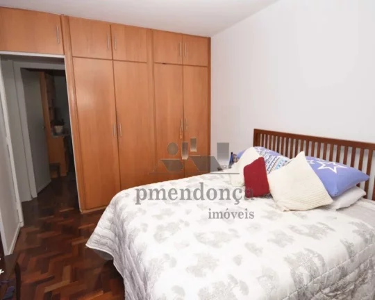 Imagem Apartamento Ensolarado, amplo, e muito conservado...possui sala para dois ambientes, 03 dormitórios...