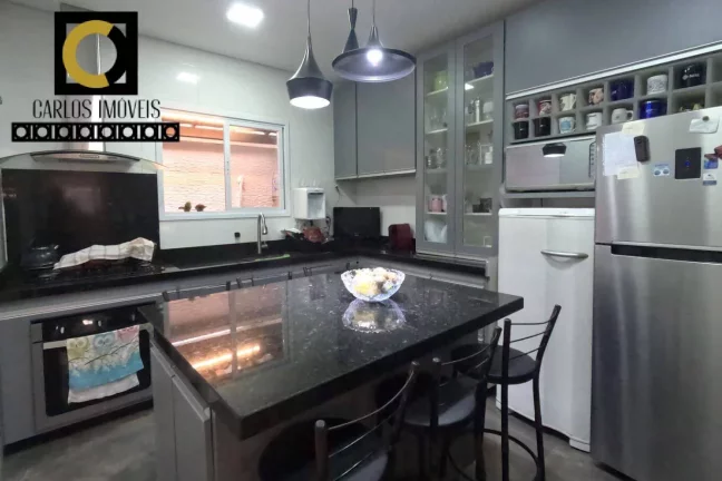 Imagem Sobrado Amplo c/ Área Gourmet - 3 Dorms e Suíte - Próx. à Praia