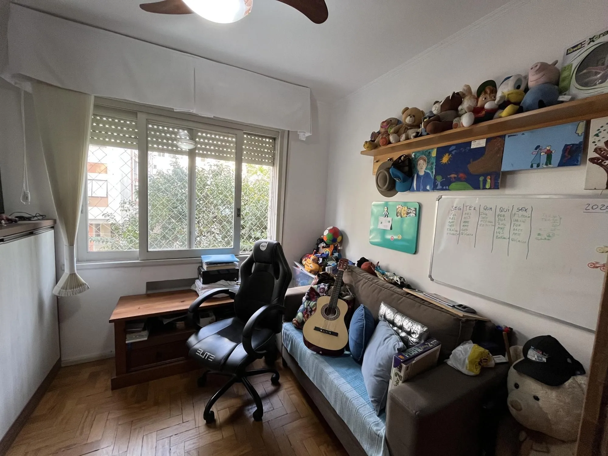 Imagem Apartamento de 3 quartos, suíte e 1 vaga de garagem no bairro Petrópolis em POA