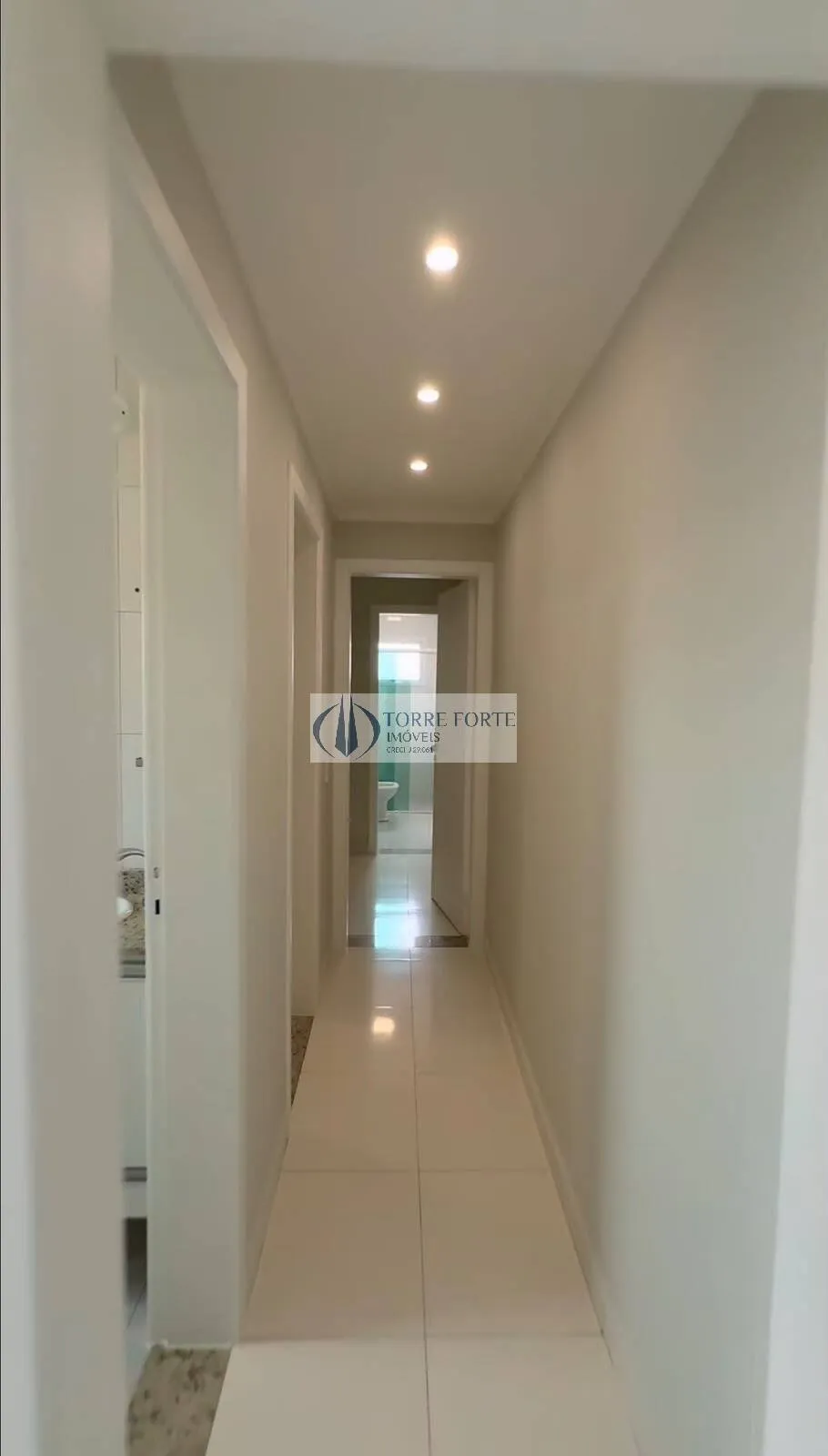 Imagem Lindo apartamento amplo, 2 dormitórios (1 suíte), 1 vaga , quintal privado.
