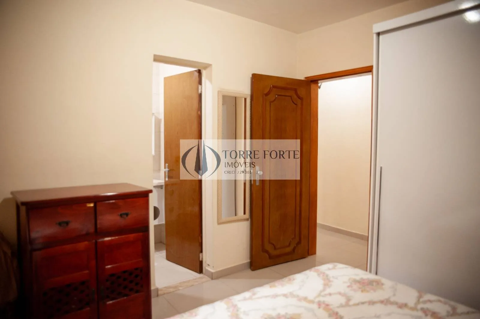 Imagem Ótima casa 170 m² 4 dorms. 1 suíte, 1 vaga de garagem, quintal, Vila Miriam