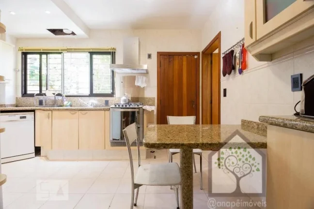 Imagem Ampla Casa com 5 Quartos à Venda