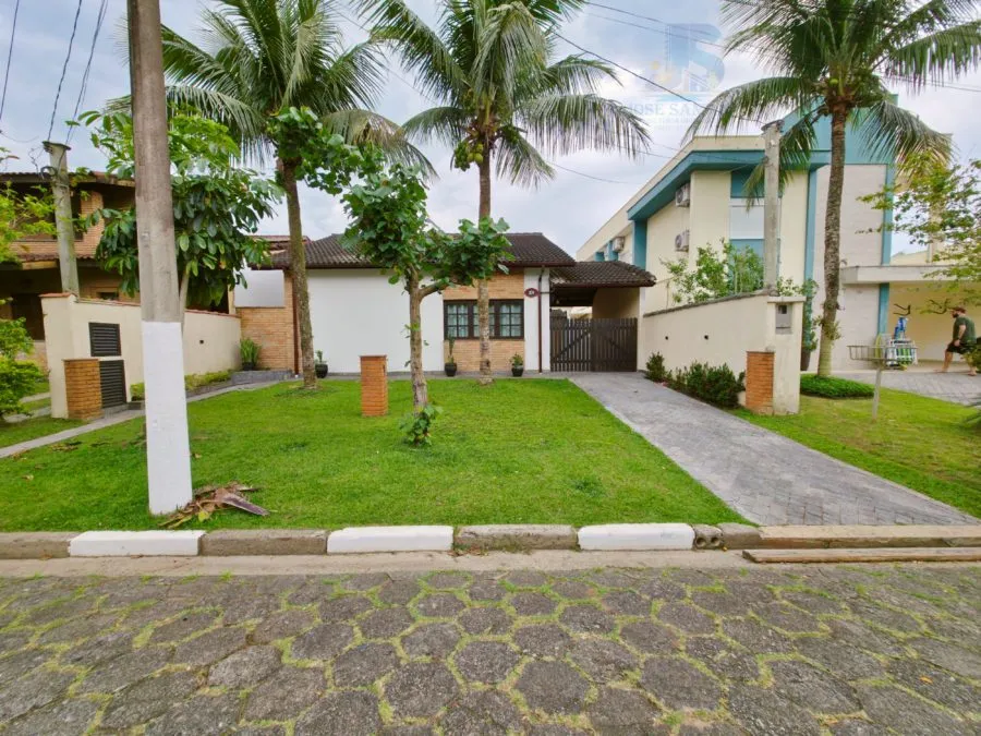 Imagem Casa À Venda Bertioga - Litoral / Piscina Privativa + Edicula | 3 Dorms | 360M² - Garagem para 4 Veicúlos -