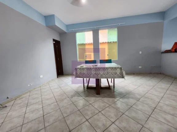 Imagem Excelente Casa à Venda em Guaiúba, Guarujá - 3 Dormitórios, Suíte e 4 Vagas de Garagem