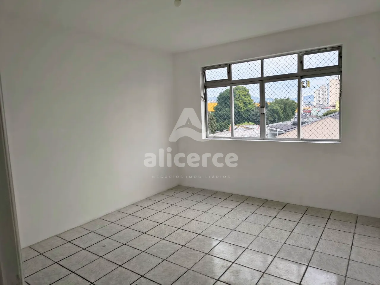 Imagem Apartamento à Venda em Areias - São José | Excelente Localização e Ótimo Custo-Benefício**