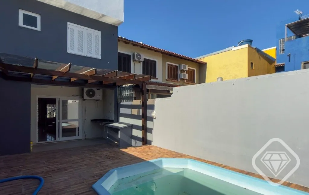 Imagem Casa semimobiliada com piscina no bairro Hípica, pronta para morar, com excelente padrão de acabam...