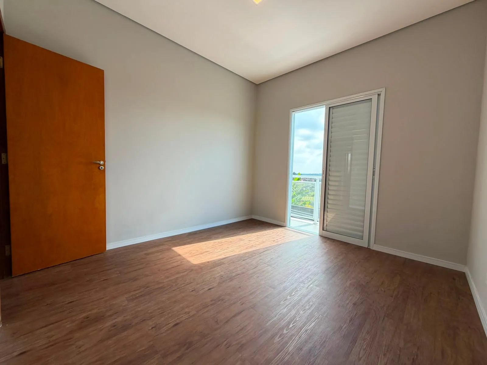 Imagem Casa à Venda, com 3 dormitórios, suíte master com closet, piscina, área gourmet e 147 m², no Golden Park II