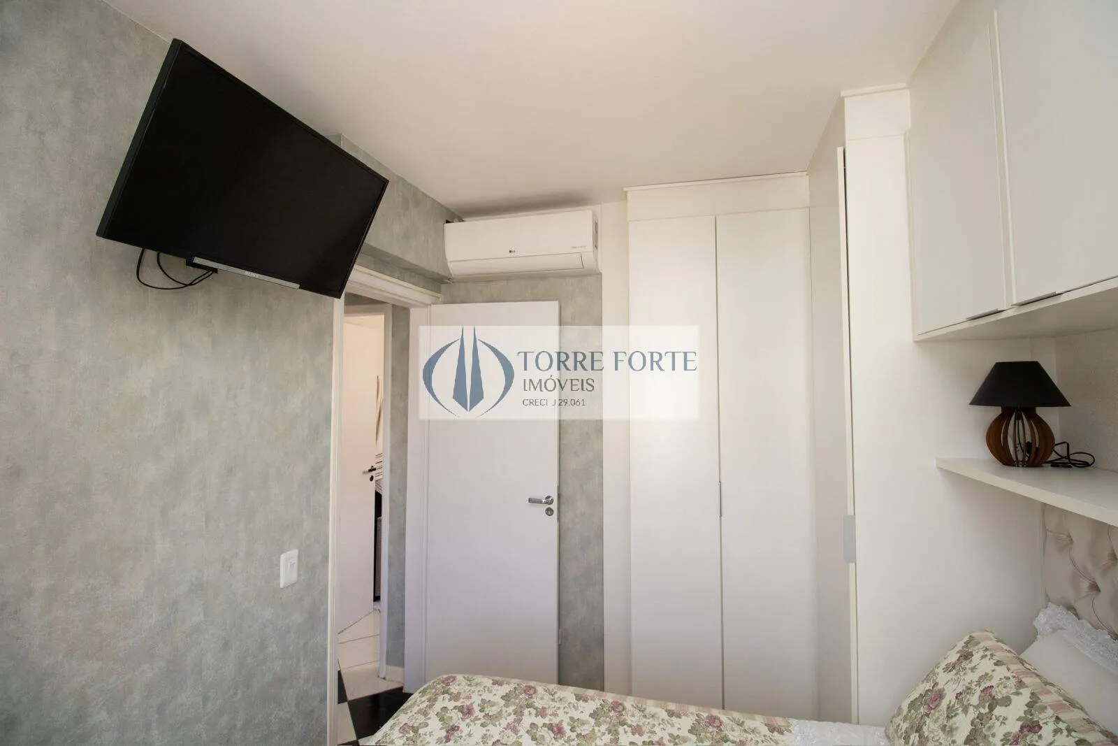 Imagem Lindo apartamento reformado com 62 M², 2 dorms. 1 vaga de garagem em Moema