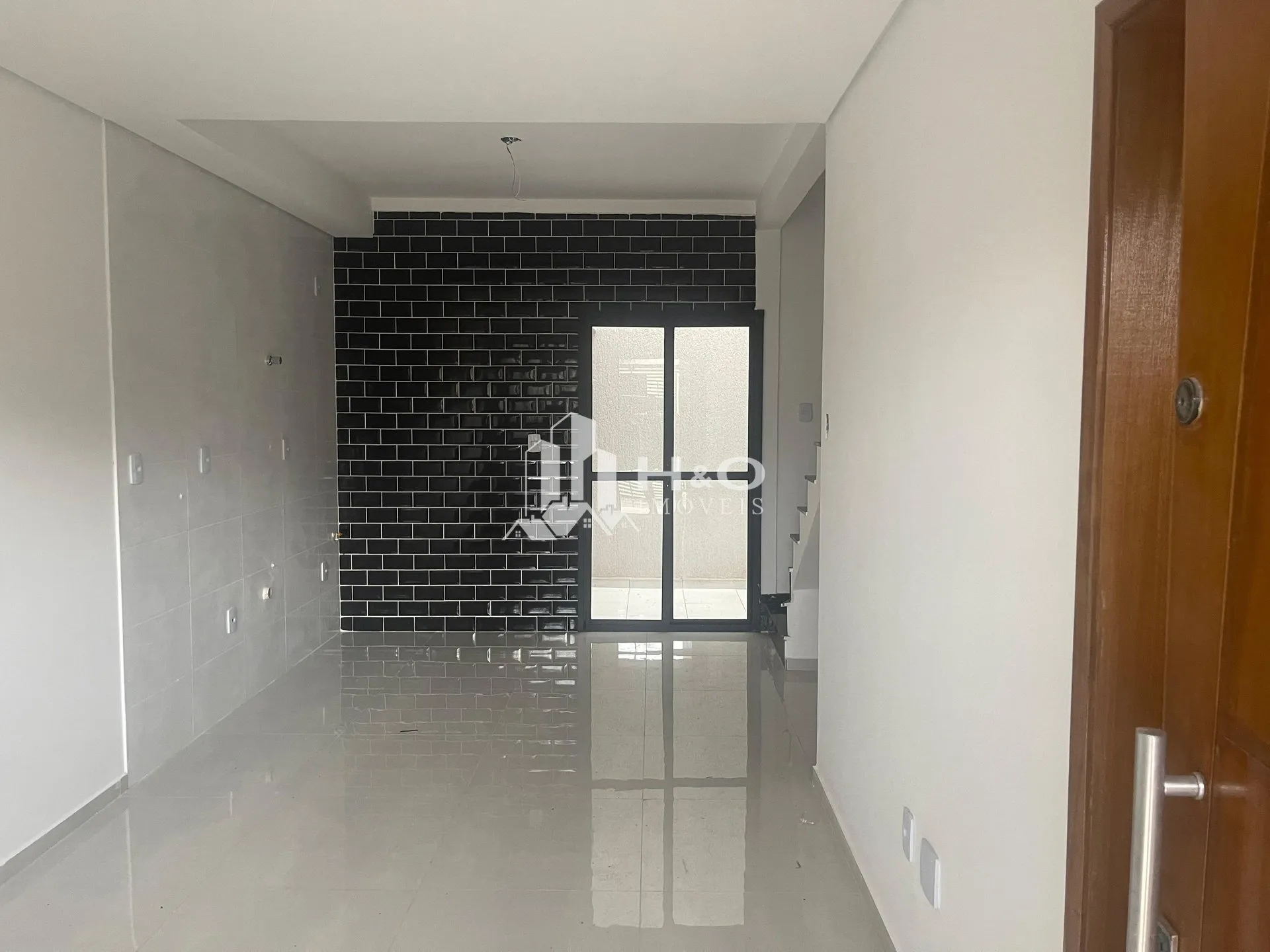 Imagem Oportunidade. Sobrado à Venda em São Miguel Paulista - 2 Suítes, Sacada, Financiamento pelo Minha Casa Minha Vida