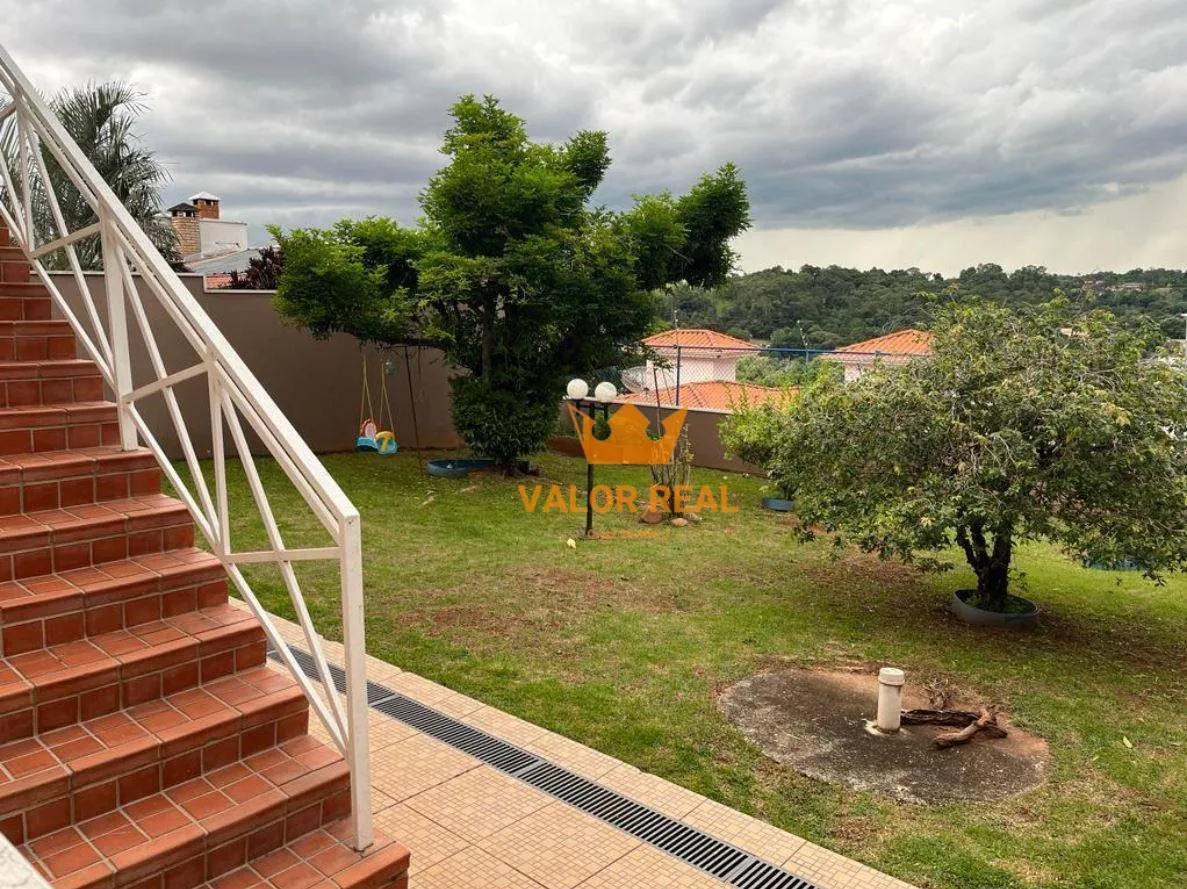 Imagem Casa de noivos em rua tranquila e com segurança. AT 394 m2, 3 Dorm, 2 Suites, Salão de Festas, R$ 790.500