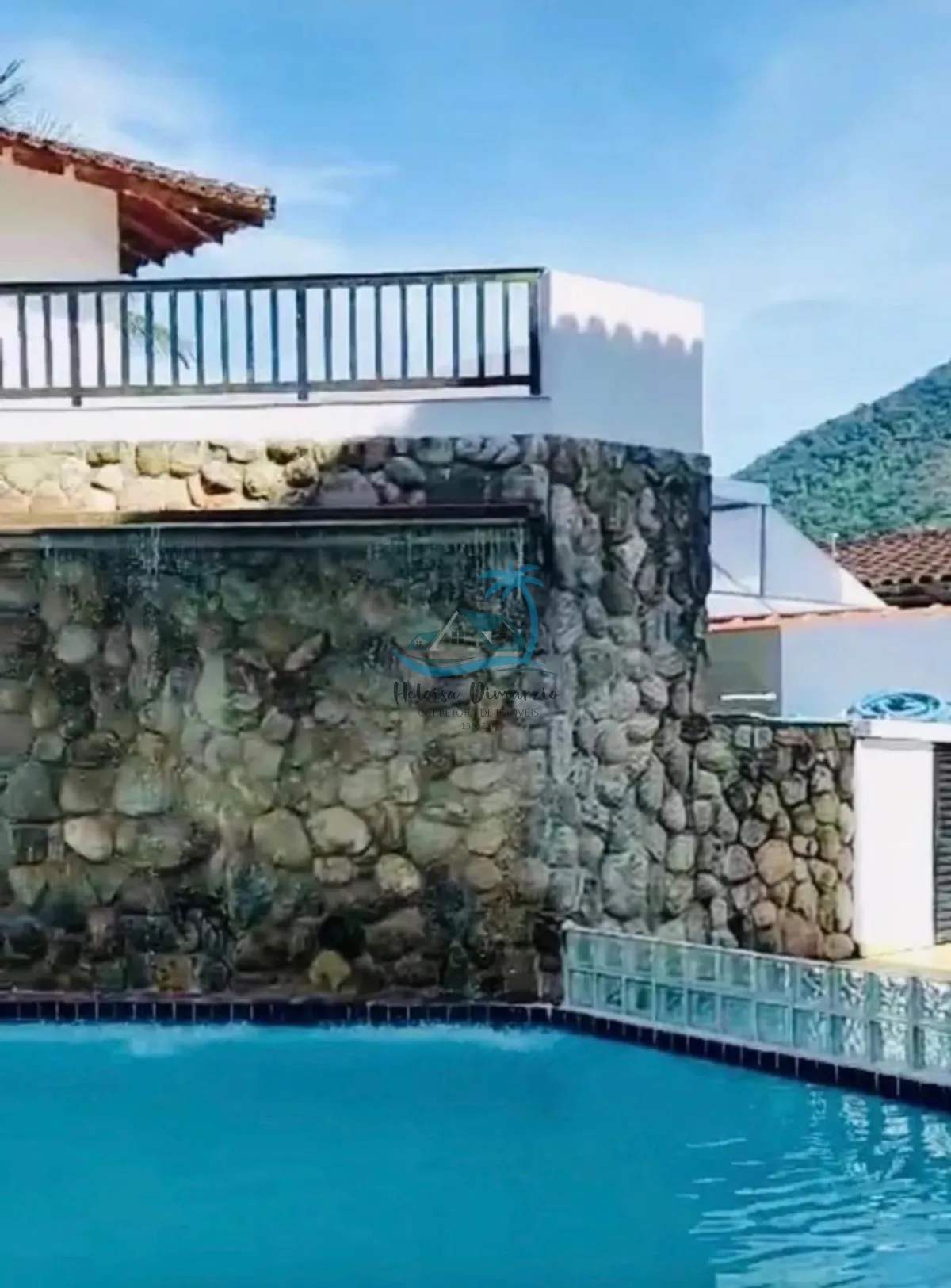Foto do imóvel Apartamento com 2 dormitorios a venda no Lazaro/Saco da Ribeira em Ubatuba por apenas 480 mil.