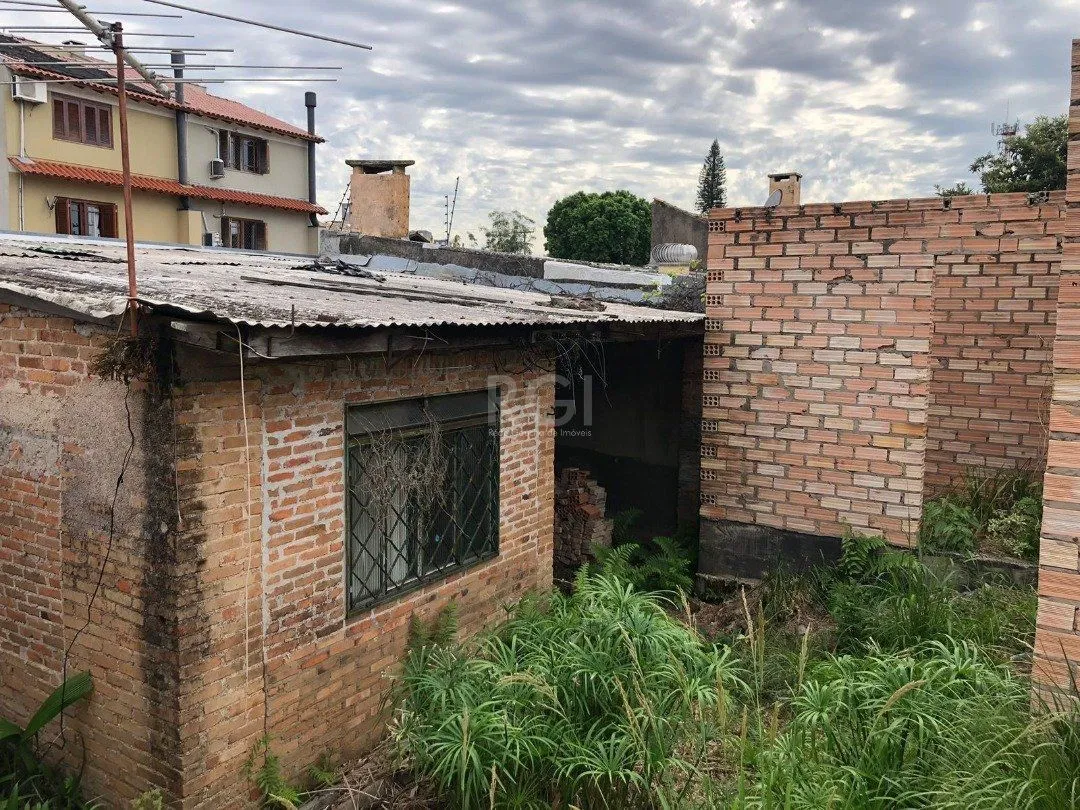 Imagem Terreno de 11x35 com projeto aprovado para duas casas de 167m2 com 3 dormitórios, amplo patio na frente e nos fundos.