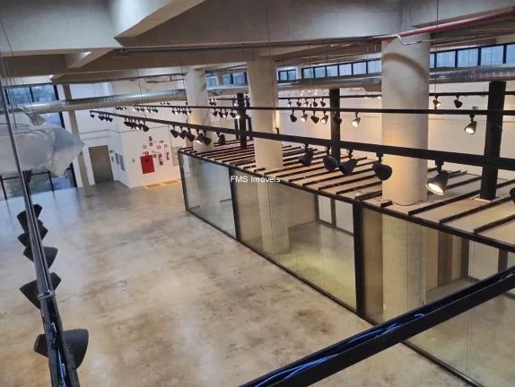 Imagem Prédio comercial com 3.185m2 na Barra Funda.