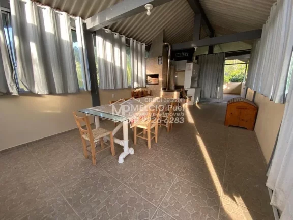Imagem Sítio a venda em Nova Trento - Terra de Santa Paulina. Com área de 7.000m², muitas árvores ao redor. Plantas frutíferas,