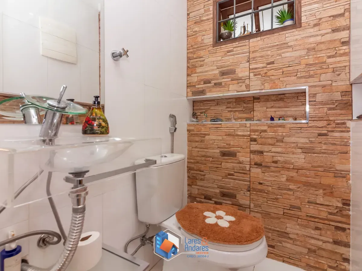 Imagem Sobrado para venda em Vila Zat com 5 quartos, sendo 2 suítes, 200m²