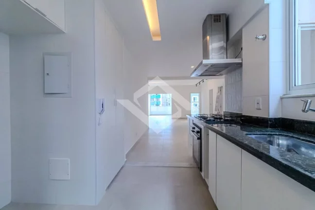 Imagem Apartamento Reformado e Mobiliado com Vista Mar em Copacabana - 3 Quartos