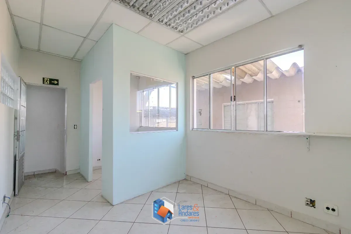 Imagem Casa para venda em Vila Ema com 7 quartos, sendo 1 suíte, 450m²