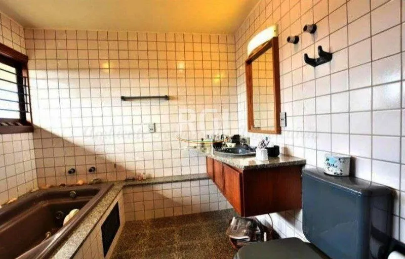 Imagem Casa para Venda - 276m², 3 dormitórios, sendo 1 suites, 5 vagas - Medianeira