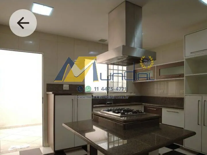 Imagem Casa à venda com 300m², 3 quartos e 6 vagas.