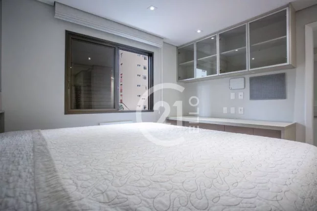 Imagem Apartamento com 3 suítes totalmente reformado na melhor rua do Campo Belo