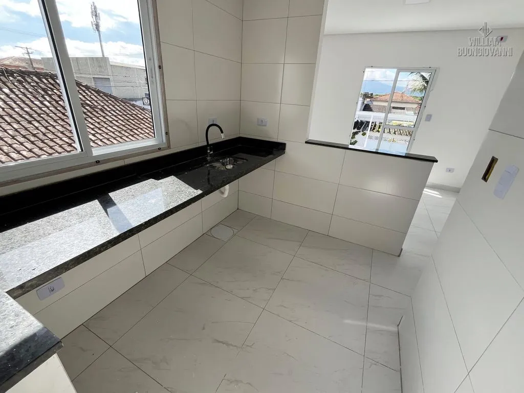 Imagem Casa de condomínio na Vila Tupi, 2 Dormitórios com Suíte! Sobreposta com Sacada!