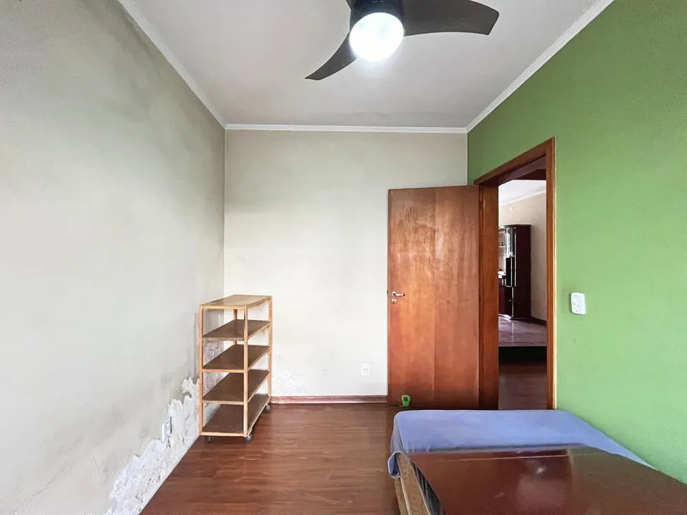 Imagem Casa ampla com piscina, adega, quiosque com churrasqueira e casa nos fundos (edícula).