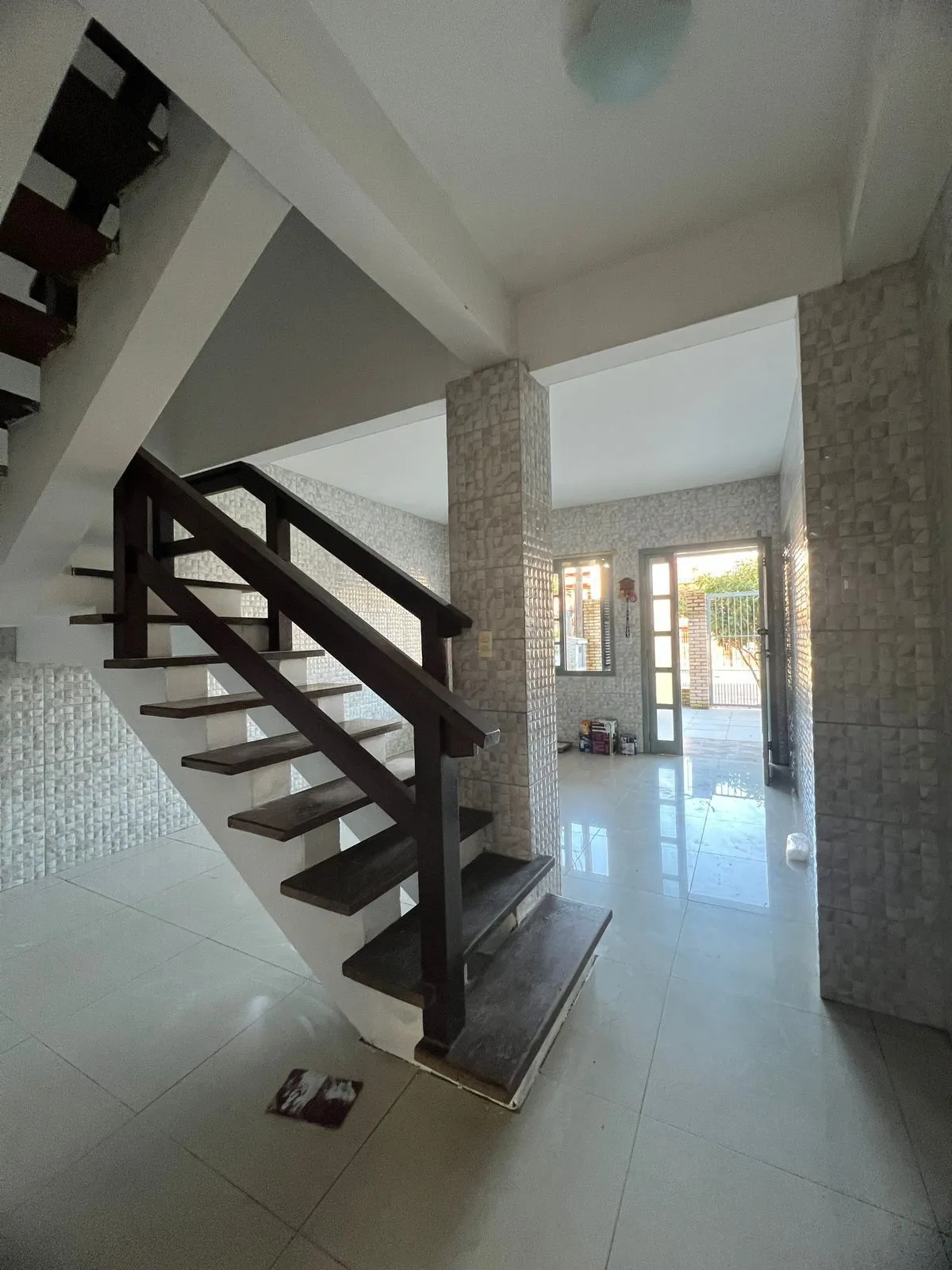 Imagem Casa à venda com 215m² na Hípica, 3 quartos sendo 1 suíte e 2 vagas