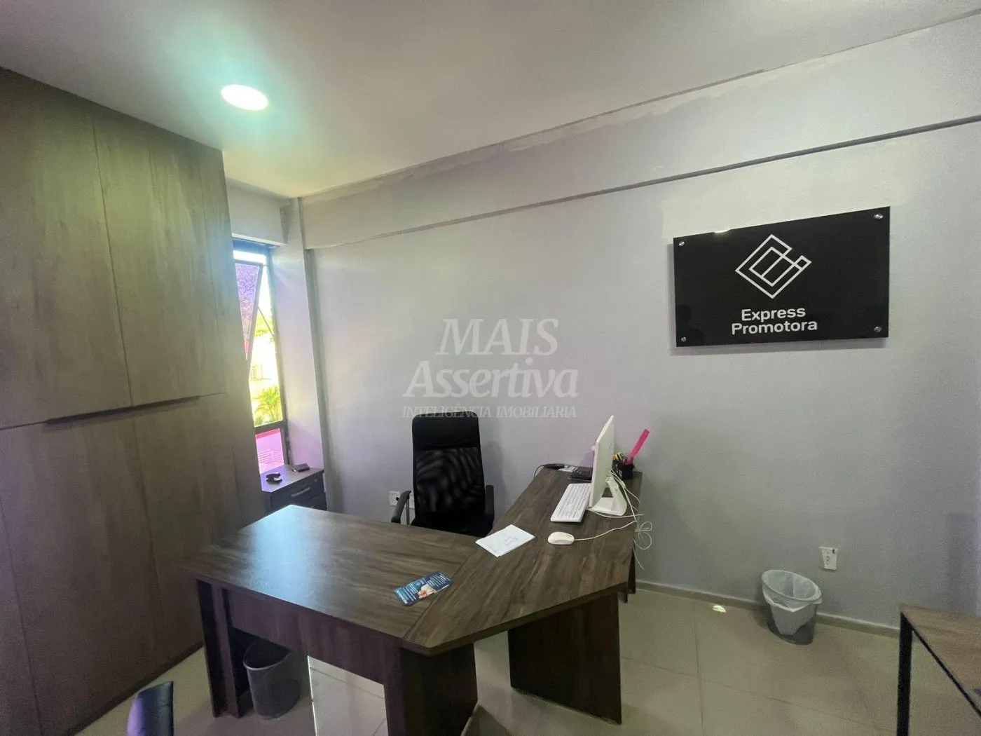 Imagem Excelente sala comercial mobiiada, para venda, localizada no Centro Empresarial Monte Carlo, Centro...