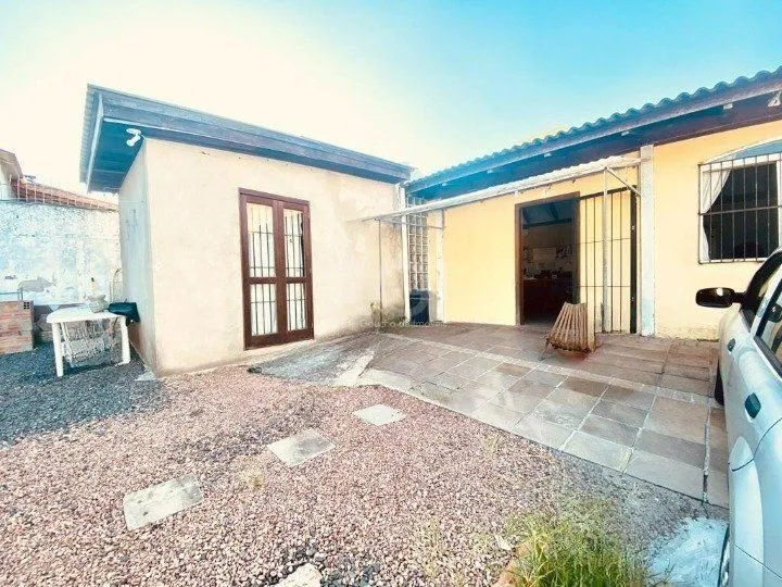 Imagem CASA BAIRRO CAMAQUÃ COM 4 DORMITORIOS