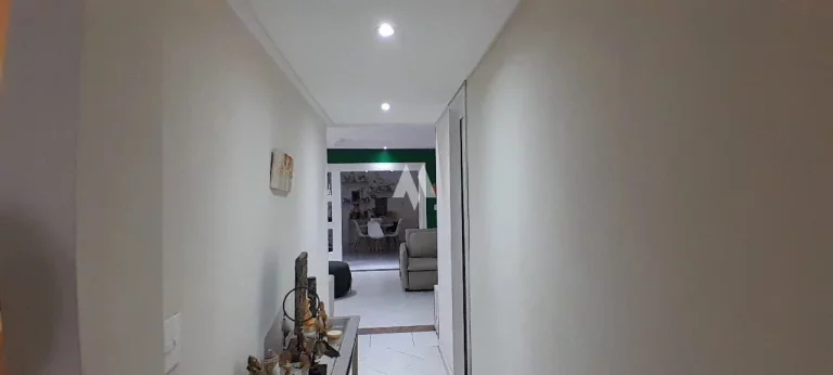 Imagem APARTAMENTO FRENTE NO BAIRRO EMBARÉ COM 3 QUARTOS (01 SUÍTE) + DEPENDÊNCIA COMPLETA, VISTA LIVRE, 01 QUADRA DA PRAIA.