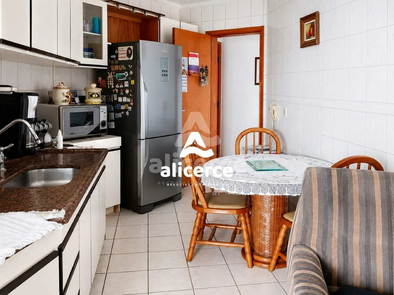 Imagem Apartamento com 3 Quartos, sendo 01 Suíte e 123m² à Venda em Capoeiras, Florianópolis